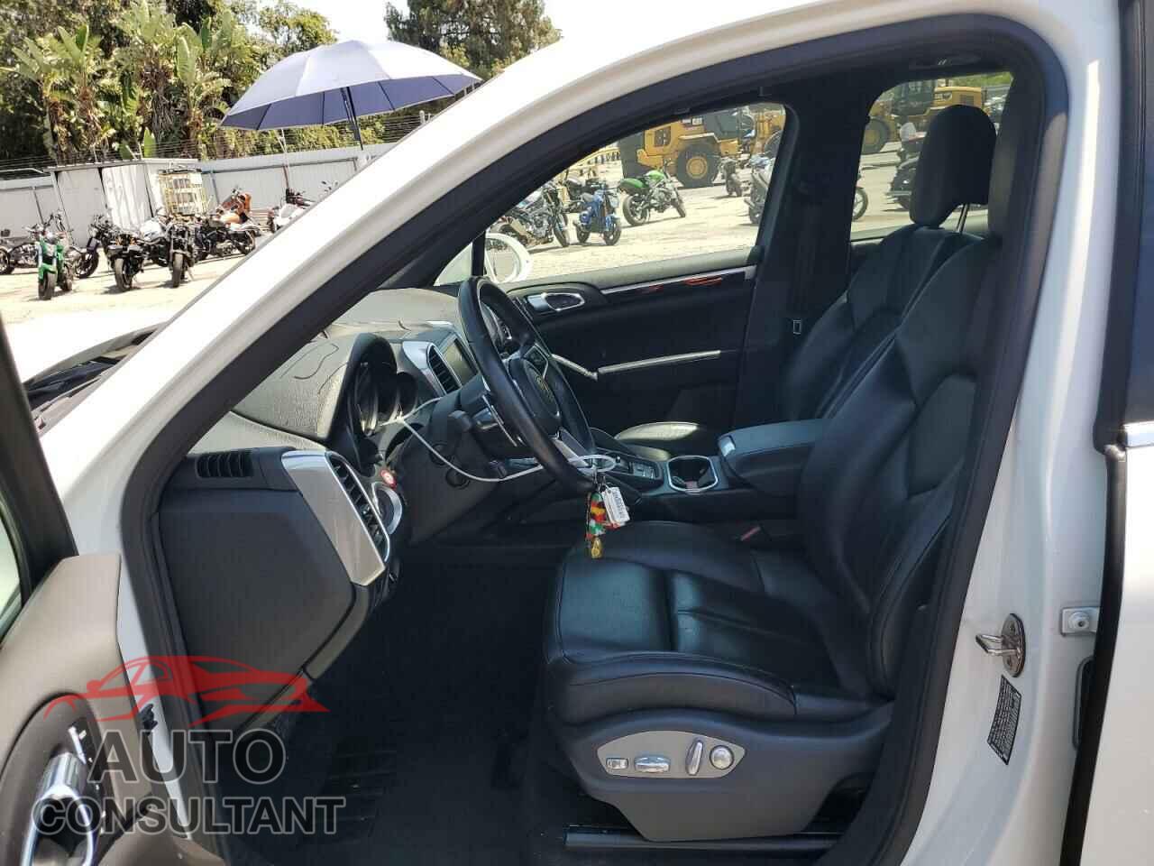 PORSCHE CAYENNE 2016 - WP1AA2A20GKA11316