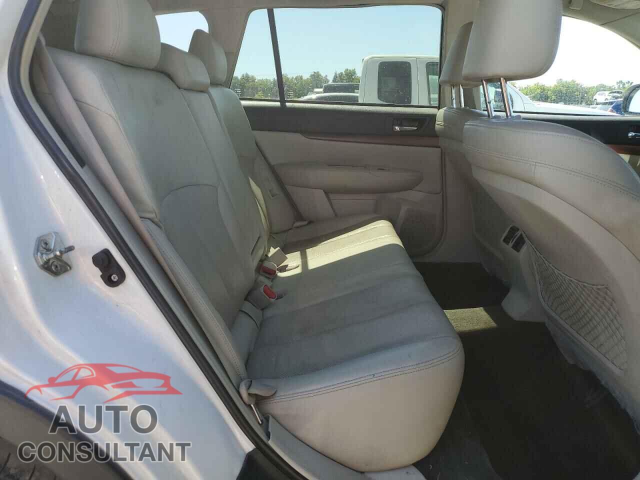 SUBARU OUTBACK 2014 - 4S4BRBLC4E3304885