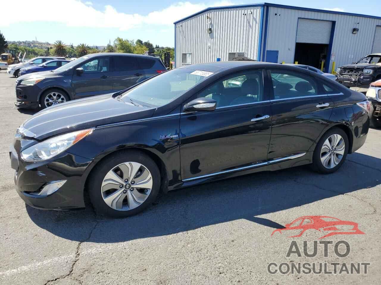 HYUNDAI SONATA 2013 - KMHEC4A41DA076747