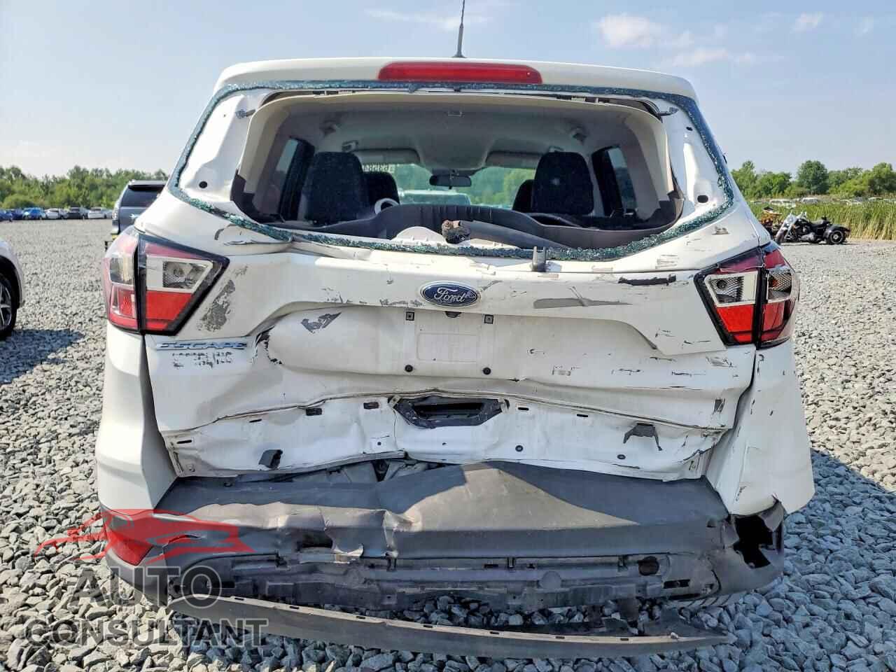 FORD ESCAPE 2017 - 1FMCU0F75HUB97897