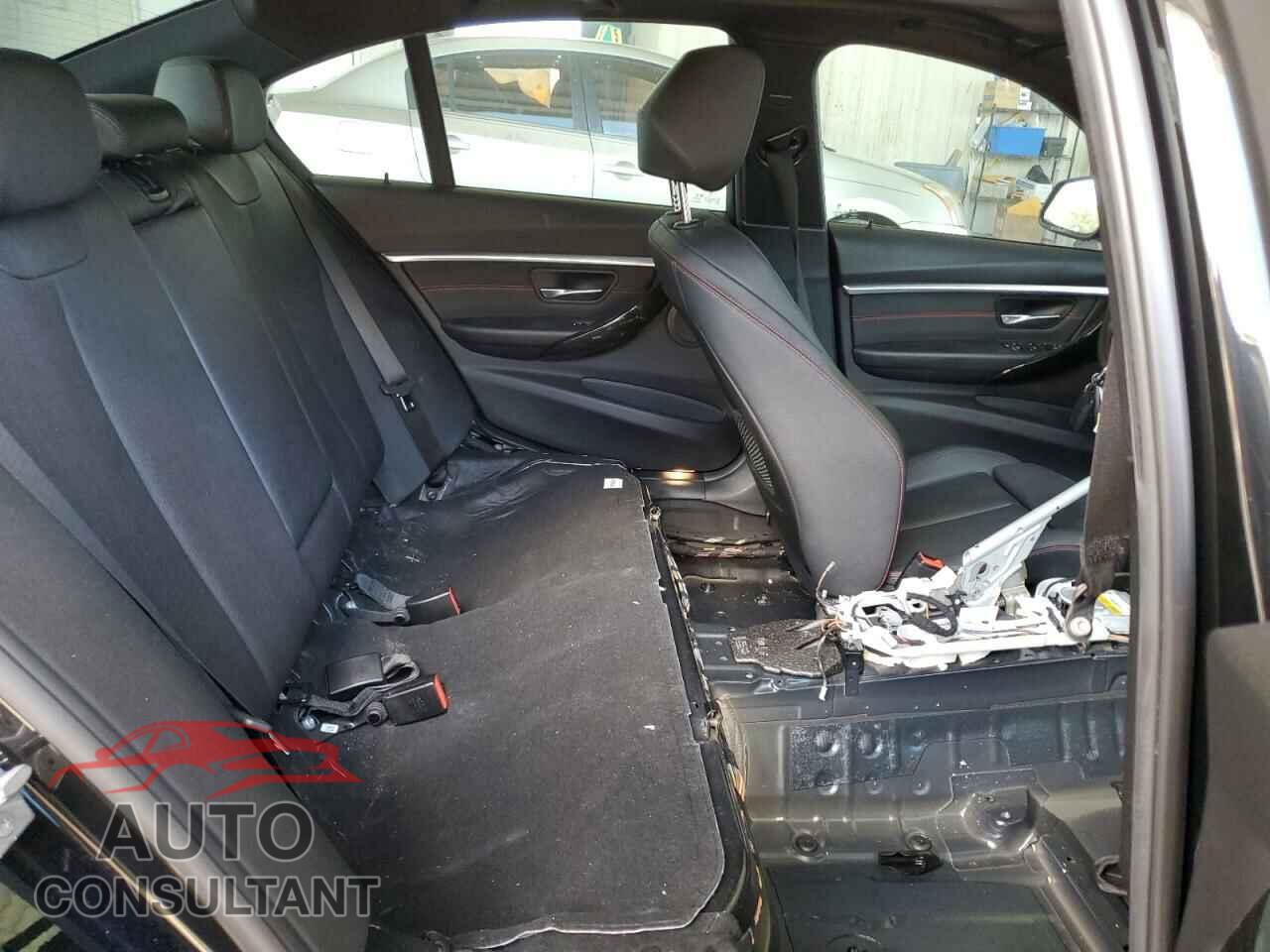 BMW 3 SERIES 2018 - WBA8E1C50JA762626
