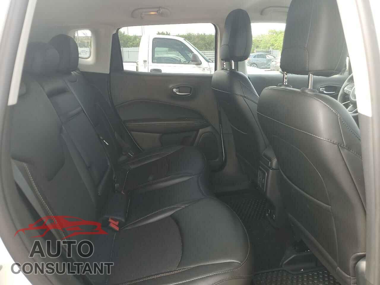 JEEP COMPASS 2019 - 3C4NJDBB8KT768405
