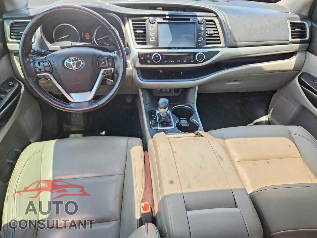 TOYOTA HIGHLANDER 2018 - 5TDKZRFH3JS236494