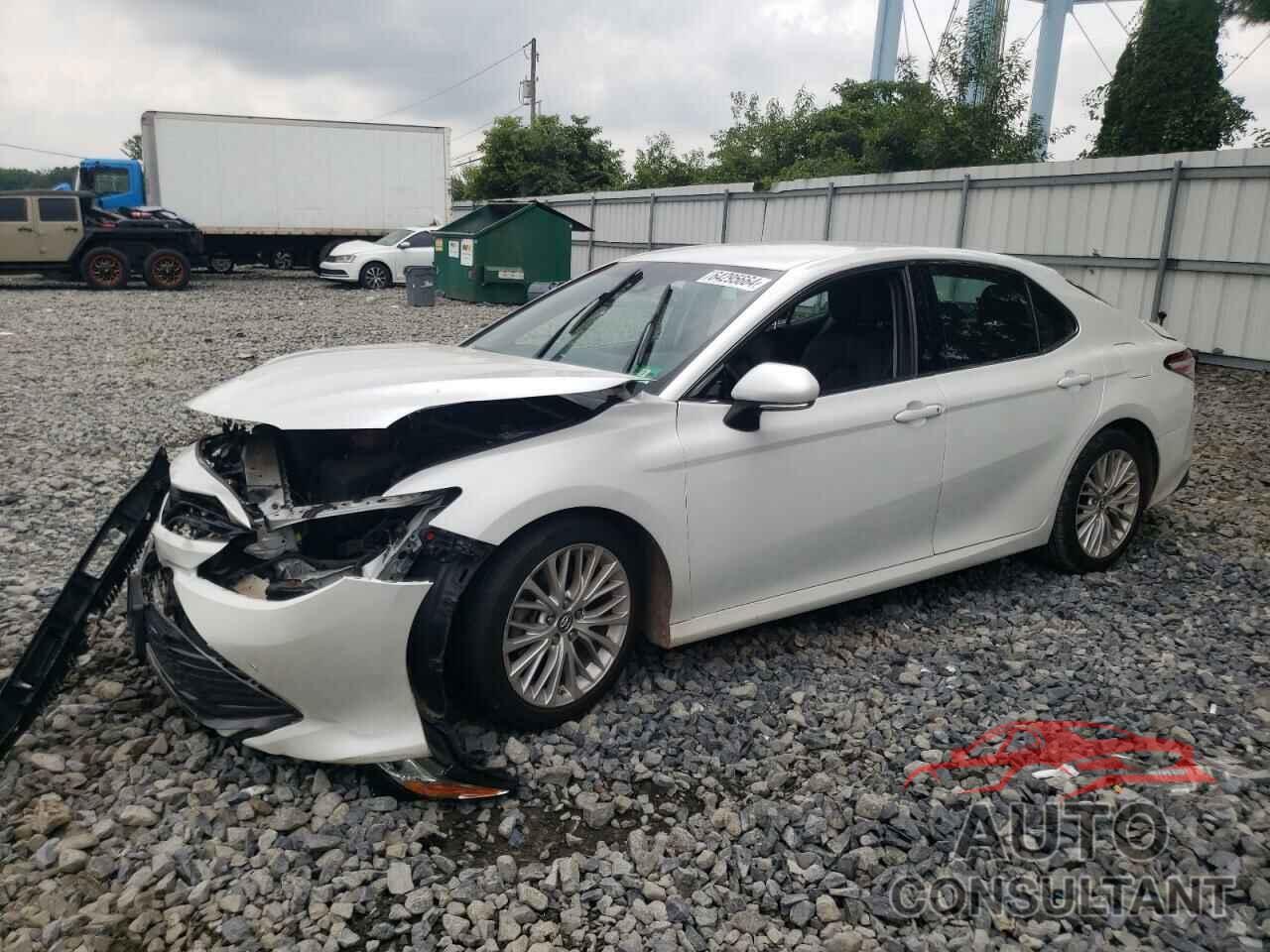 TOYOTA CAMRY 2018 - 4T1B11HK3JU048020