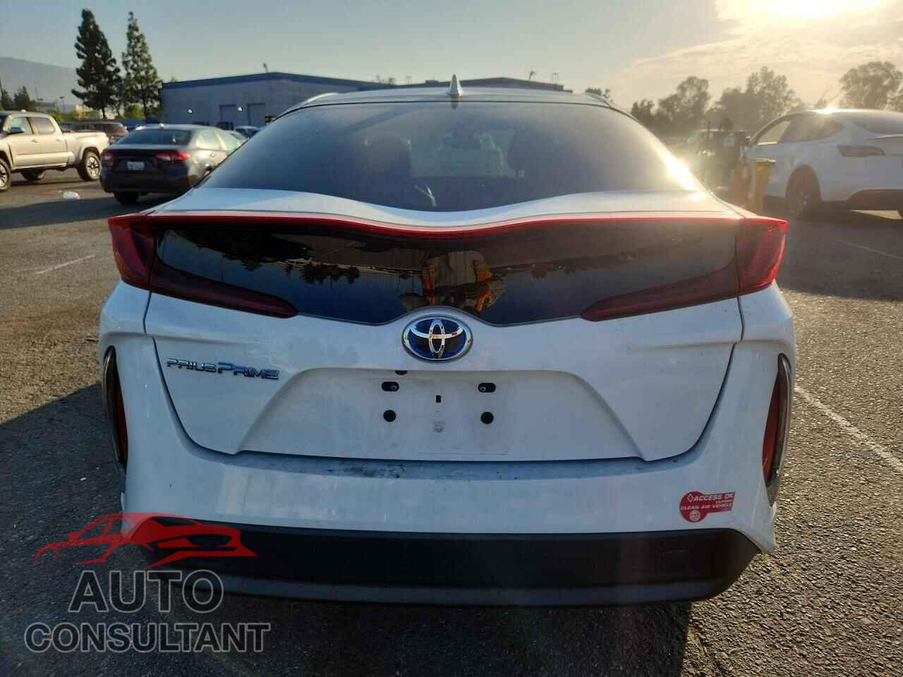 TOYOTA PRIUS 2018 - JTDKARFP7J3083280