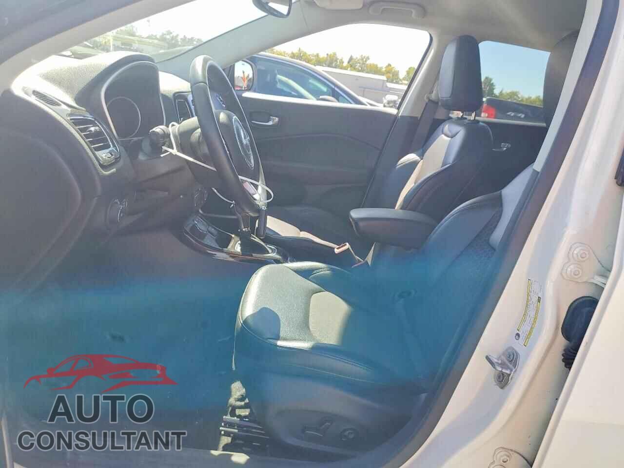 JEEP COMPASS 2020 - 3C4NJDBB8LT242731