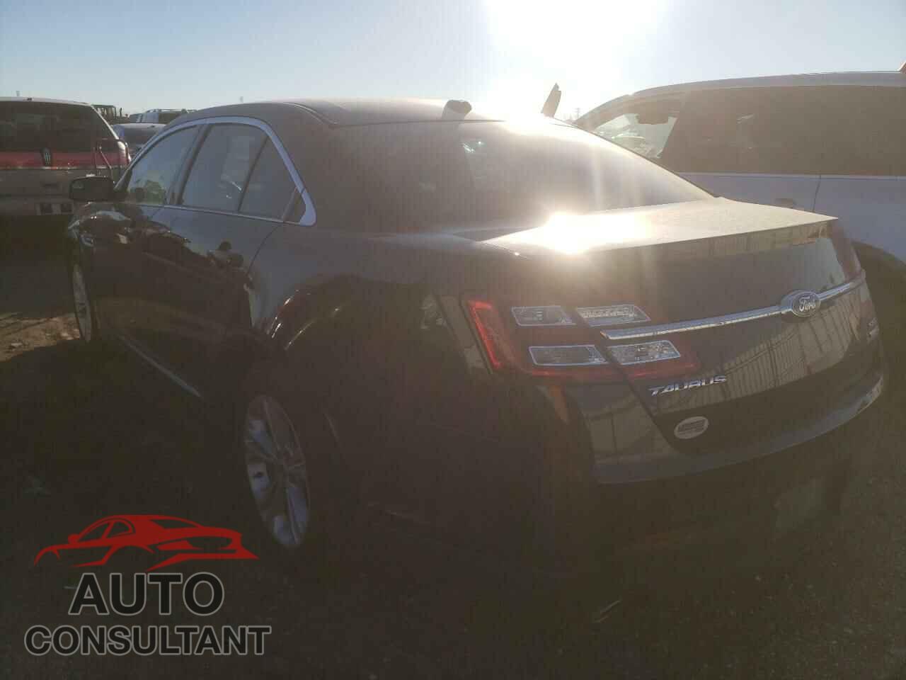 FORD TAURUS 2018 - 1FAHP2H82JG108865