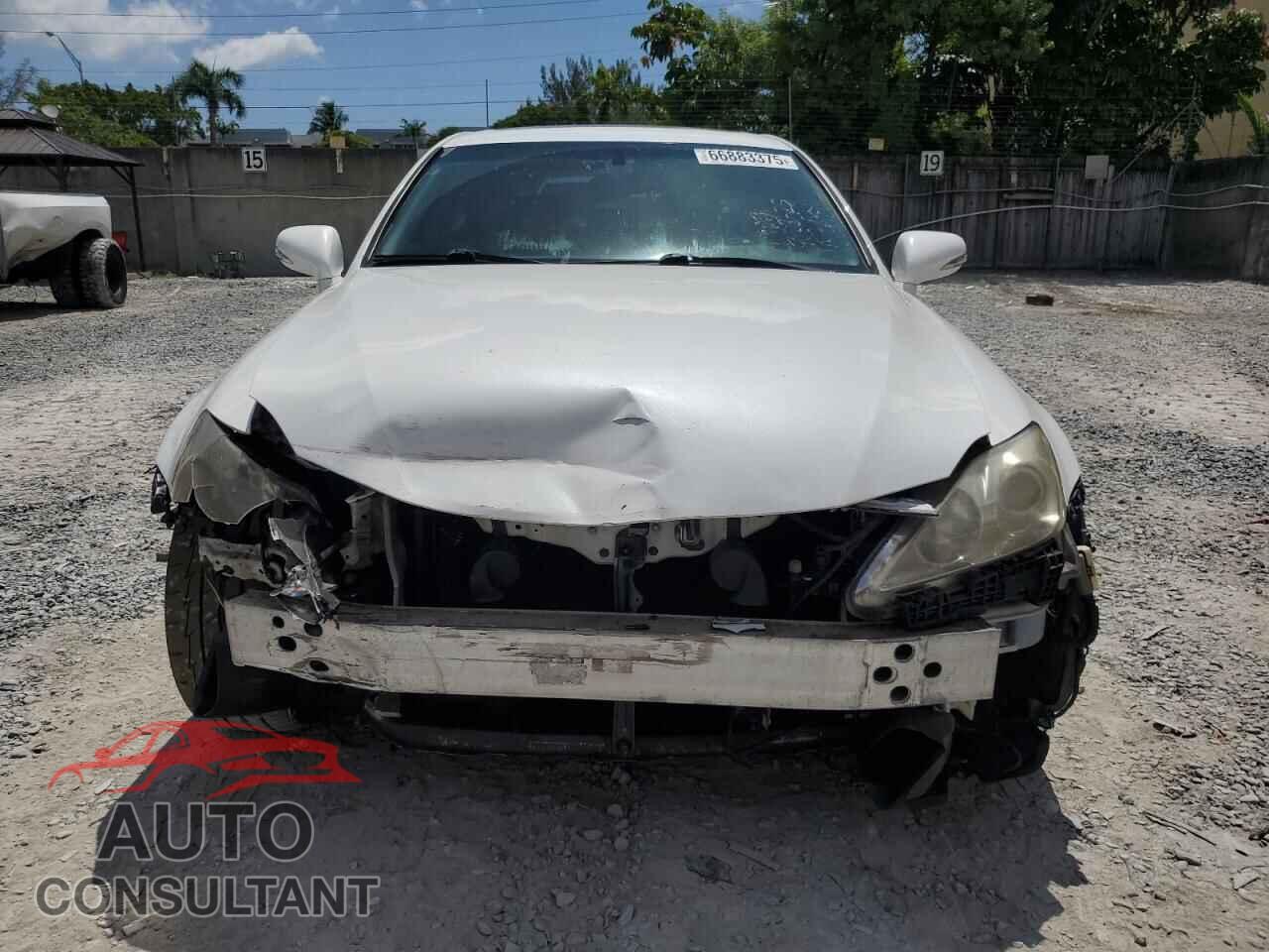 LEXUS IS 2012 - JTHBF5C20C5180846