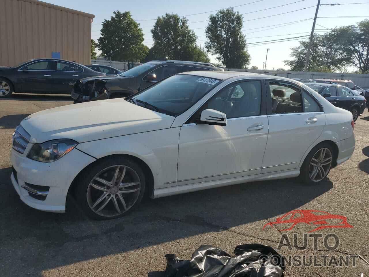 MERCEDES-BENZ C-CLASS 2012 - WDDGF8BB7CR229517