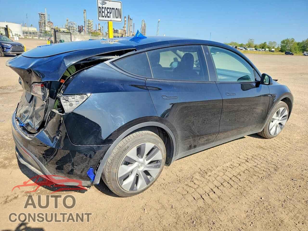 TESLA MODEL Y 2023 - LRWYGDFD8PC221075