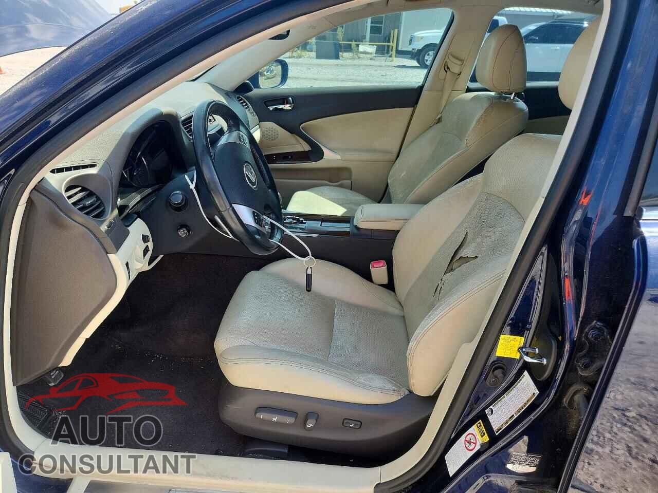 LEXUS IS 2011 - JTHCF5C24B5050586