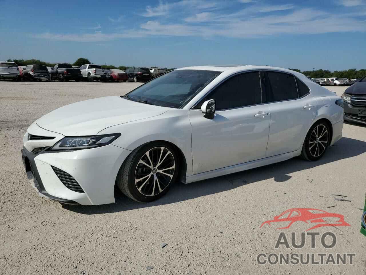 TOYOTA CAMRY 2018 - 4T1B11HK2JU666445