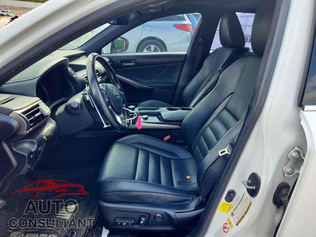LEXUS IS 2018 - JTHBA1D2XJ5073600