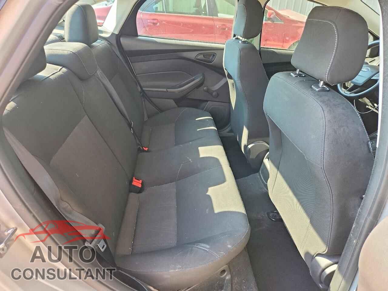 FORD FOCUS 2017 - 1FADP3E22HL243009