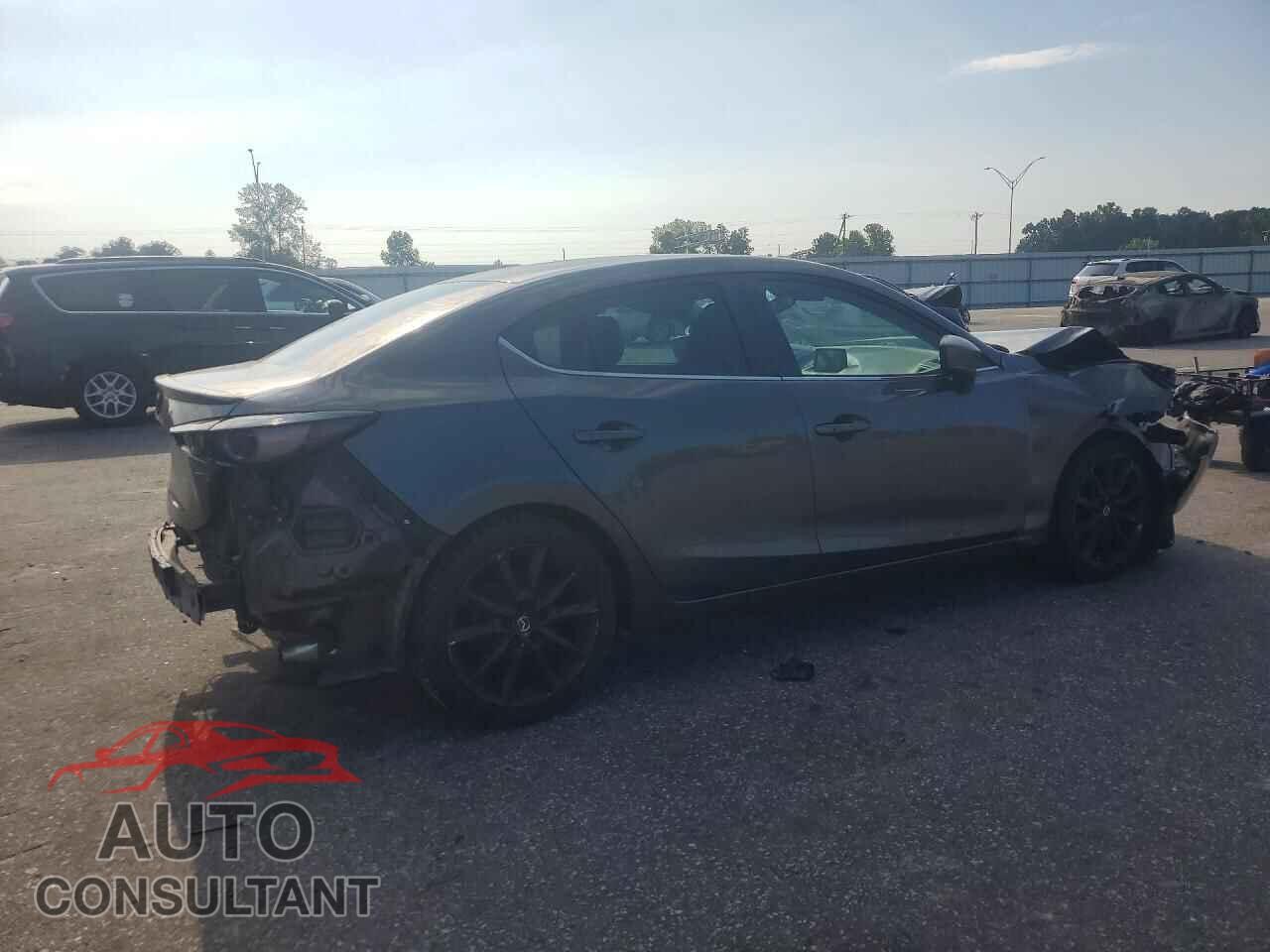 MAZDA 3 2018 - 3MZBN1V37JM255307