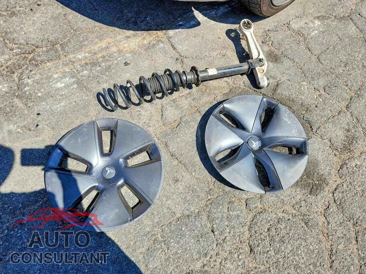 TESLA MODEL 3 2022 - 5YJ3E1EA4NF372990