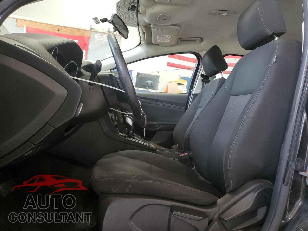 FORD FOCUS 2015 - 1FADP3F28FL253989