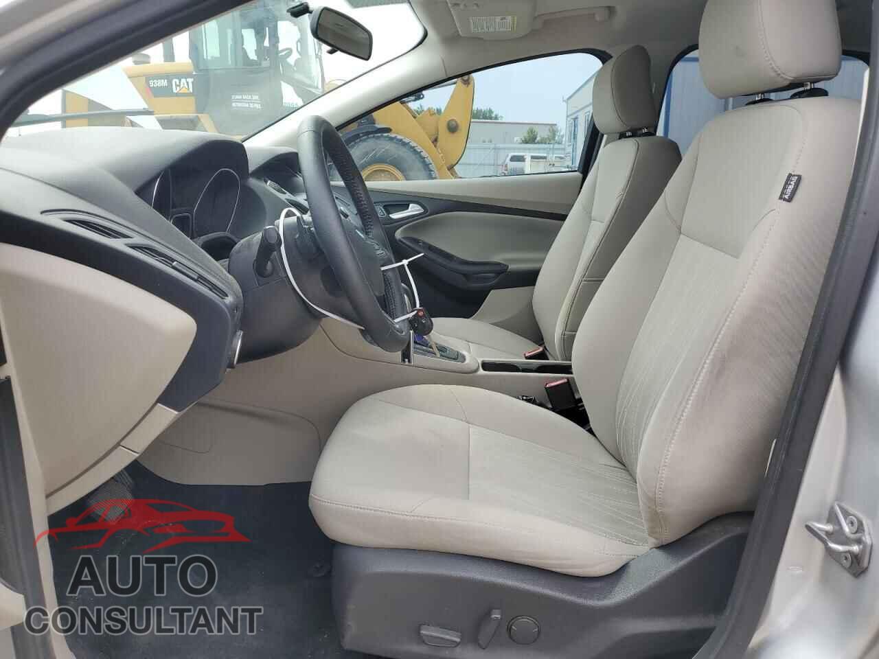 FORD FOCUS 2015 - 1FADP3K28FL221677