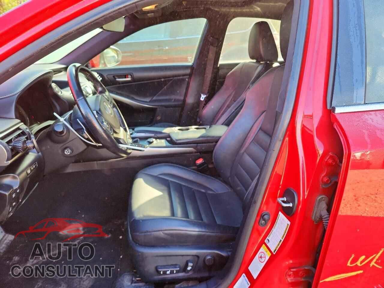 LEXUS IS 2018 - JTHC81D28J5029546
