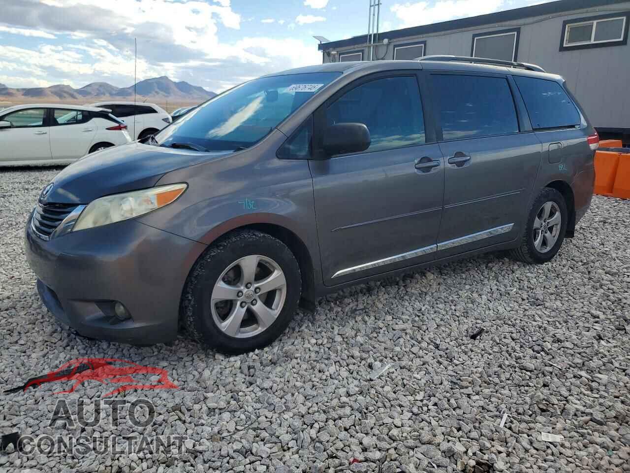TOYOTA SIENNA 2013 - 5TDKK3DC8DS288989