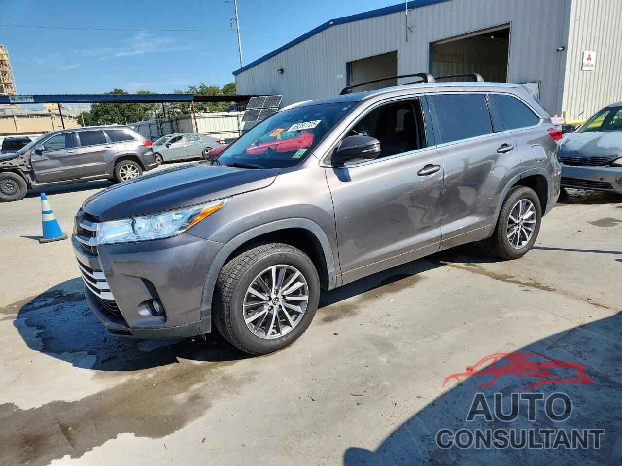 TOYOTA HIGHLANDER 2018 - 5TDKZRFH7JS530870