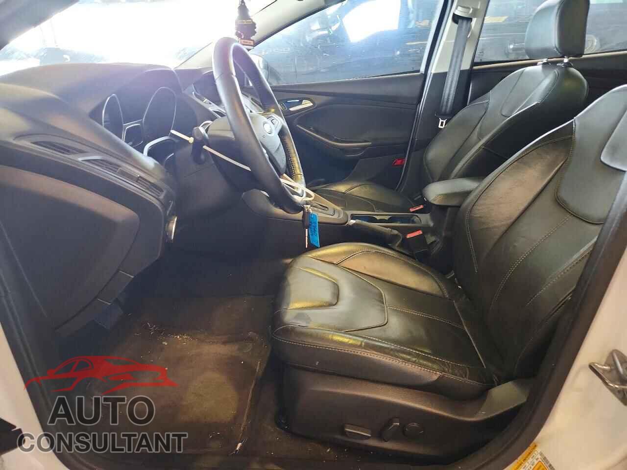FORD FOCUS 2016 - 1FADP3K2XGL256013