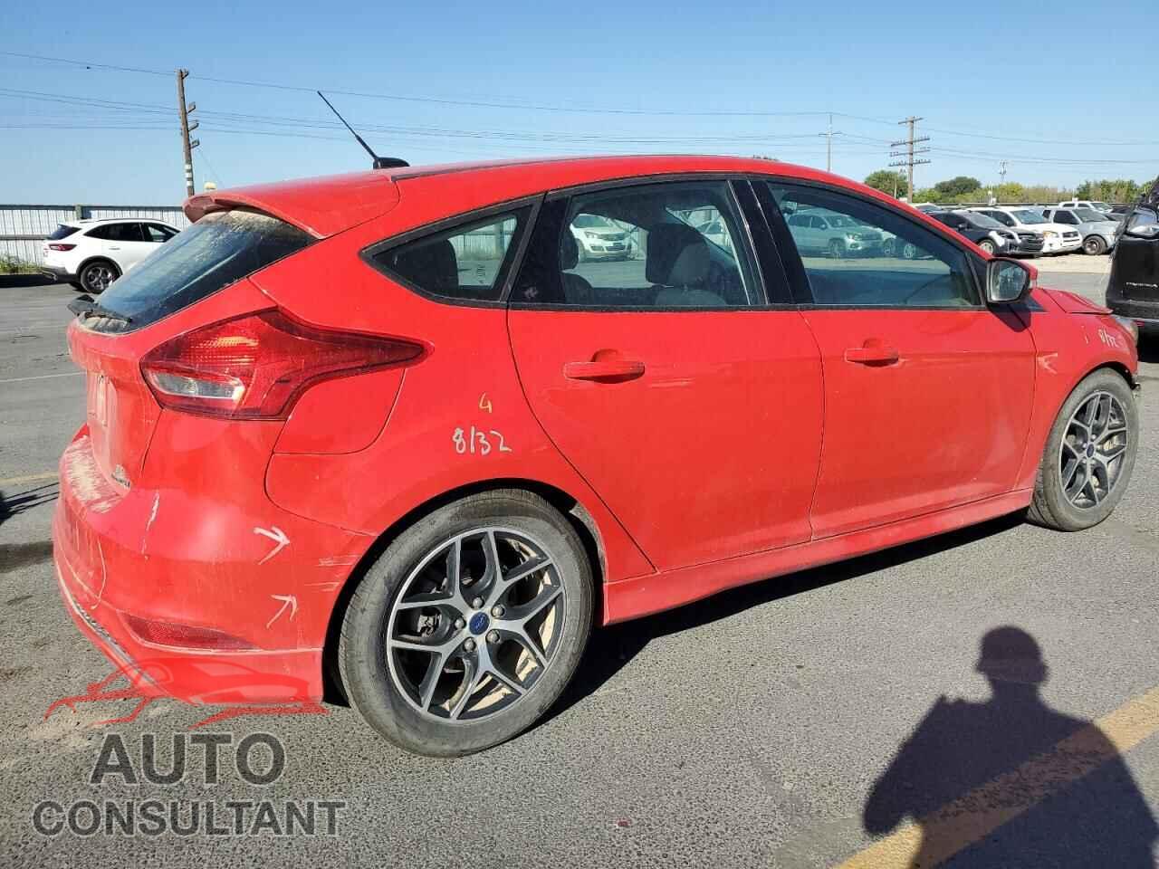 FORD FOCUS 2015 - 1FADP3K22FL374989