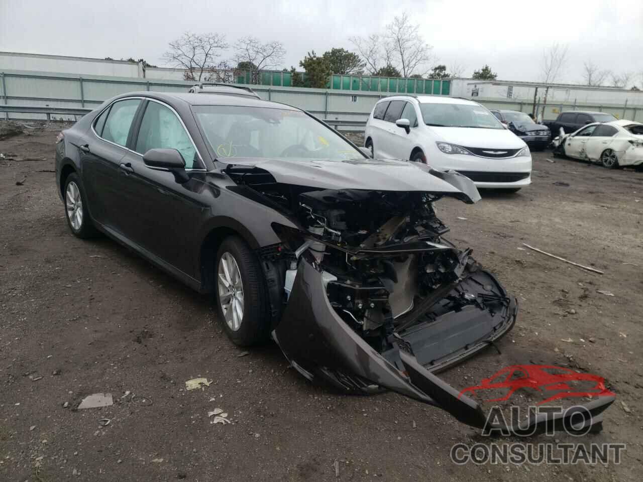 TOYOTA CAMRY 2018 - 4T1B11HK0JU045530