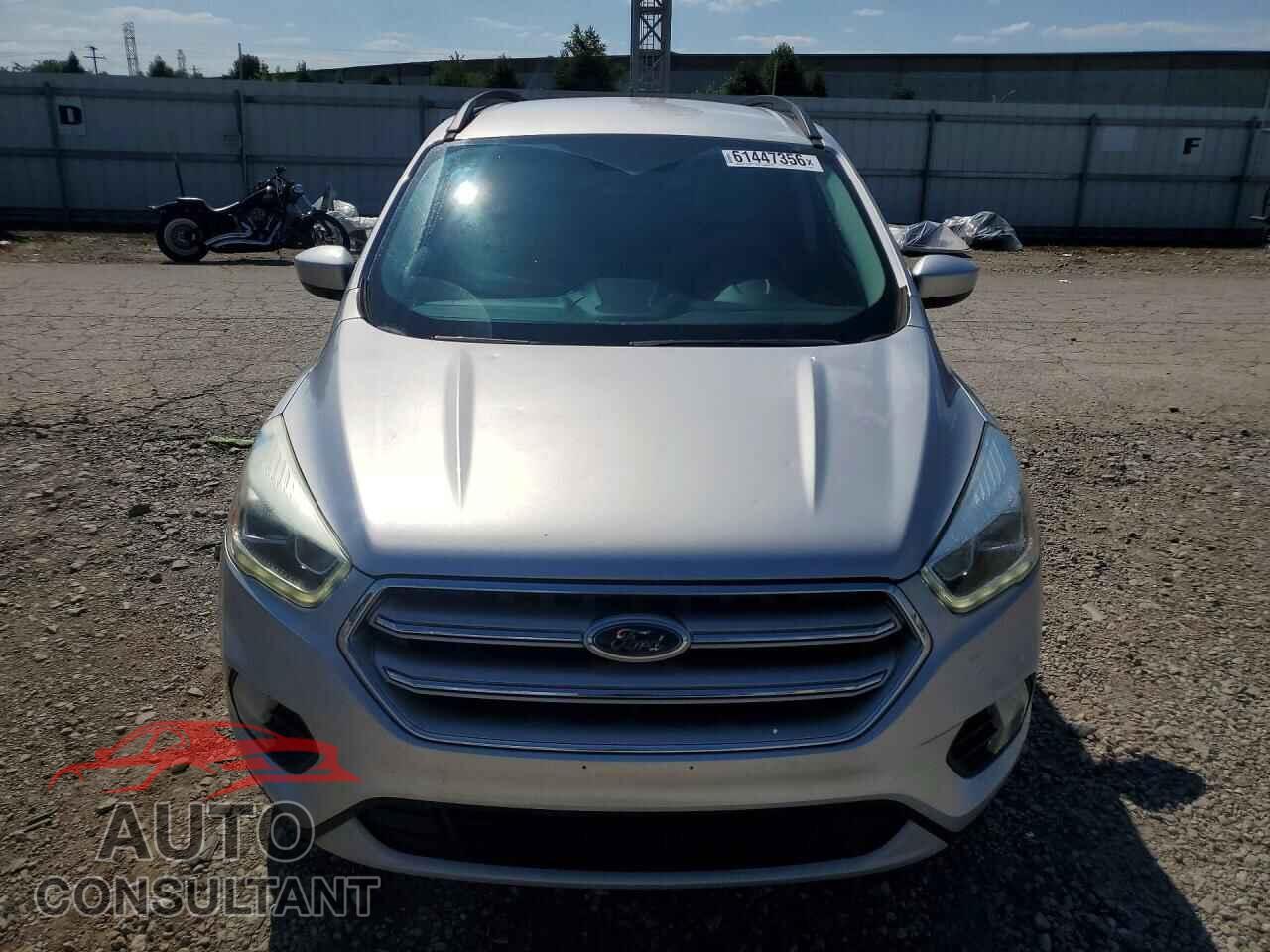 FORD ESCAPE 2017 - 1FMCU9GD5HUB82261