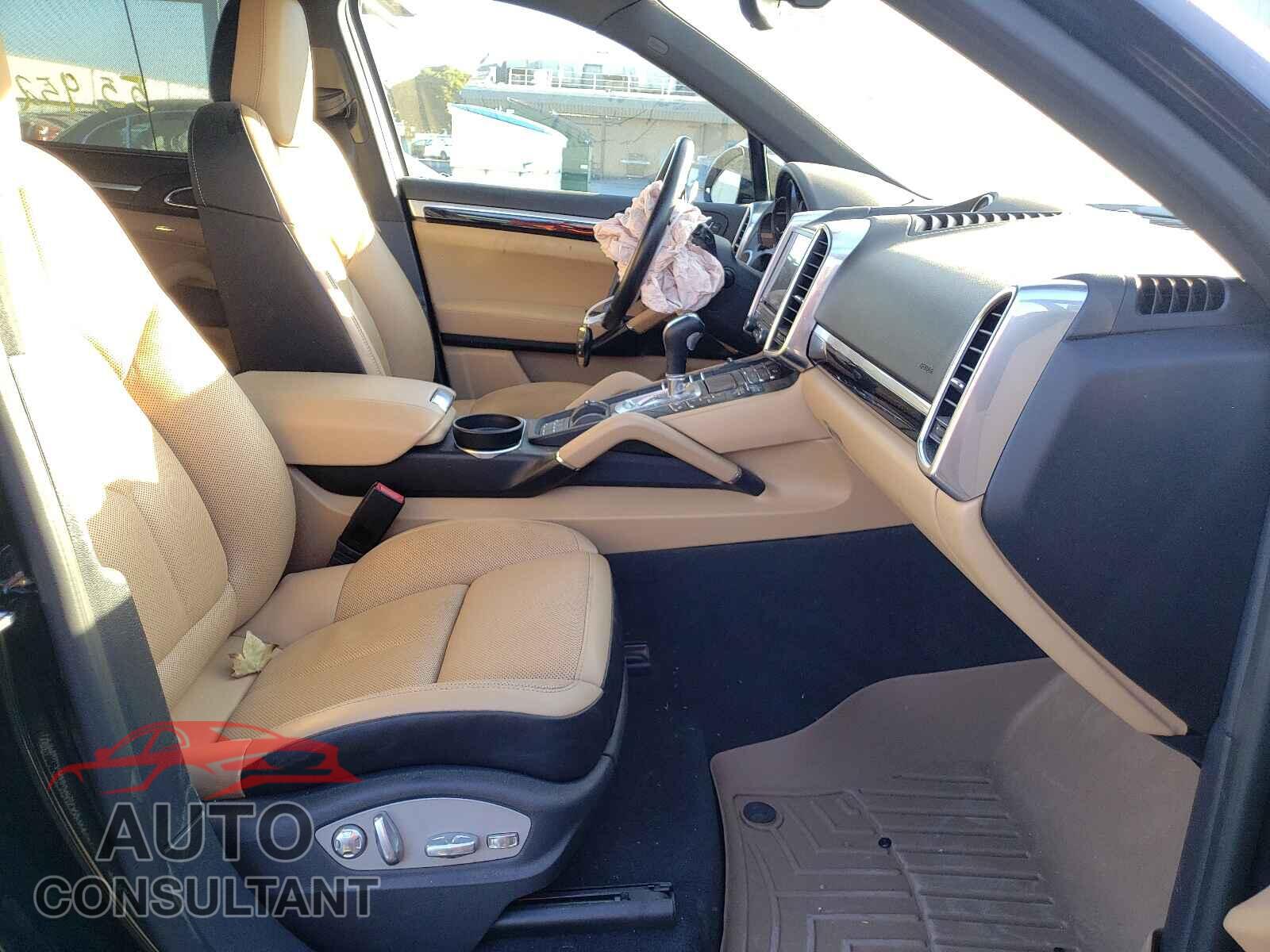 PORSCHE CAYENNE 2017 - WP1AA2A23HKA88604