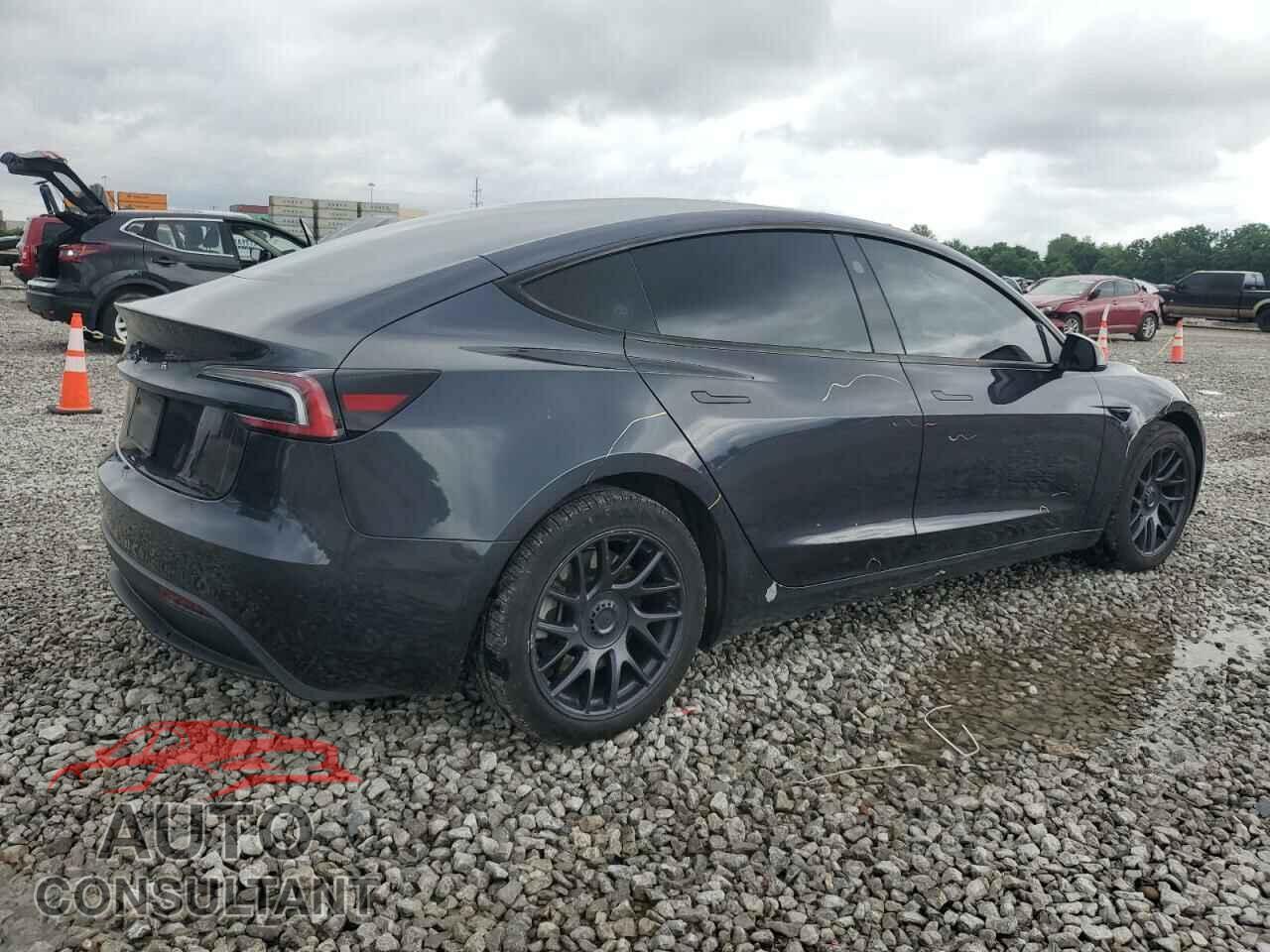 TESLA MODEL 3 2024 - 5YJ3E1EA5RF717028