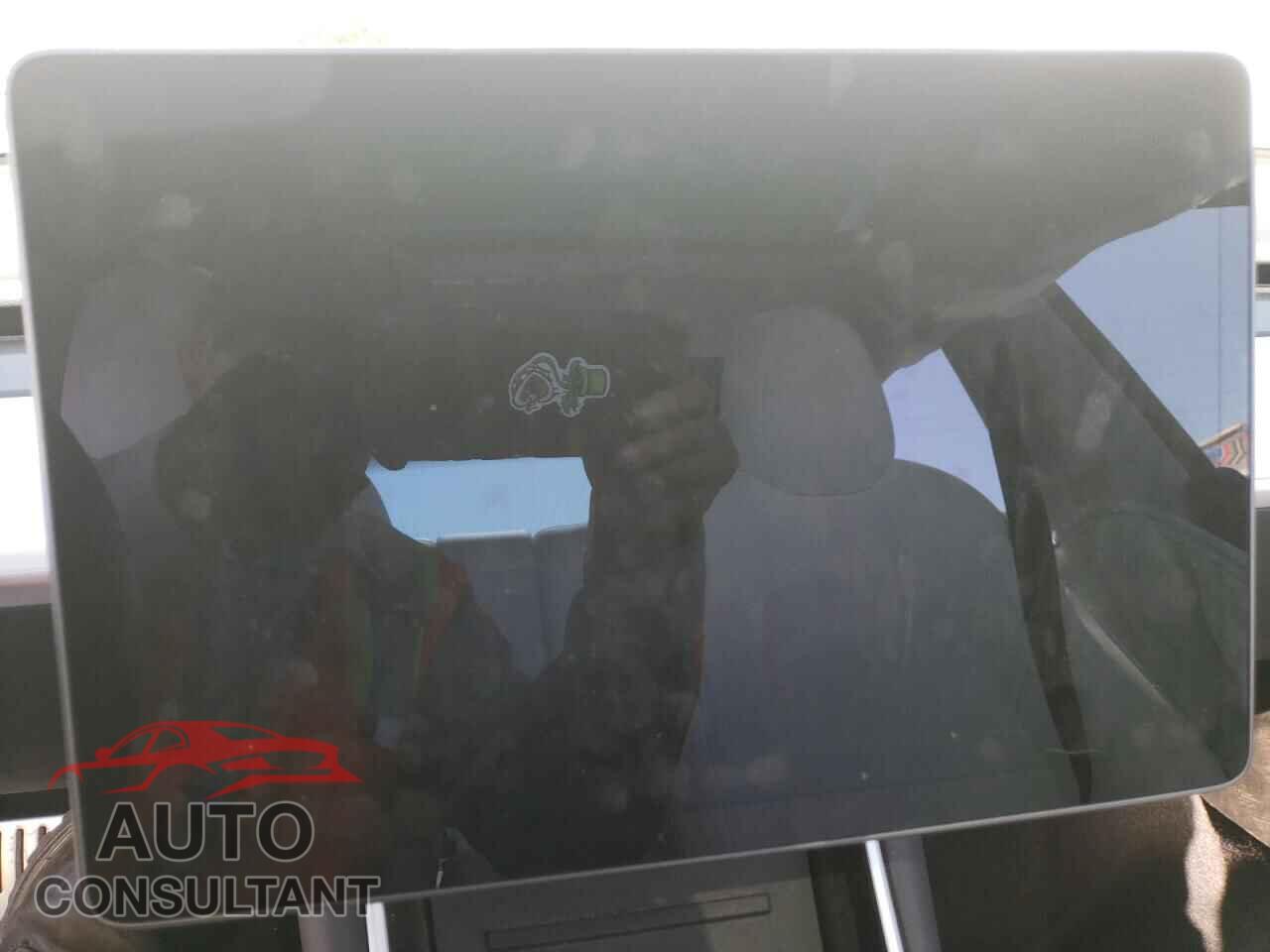 TESLA MODEL 3 2018 - 5YJ3E1EB6JF081801