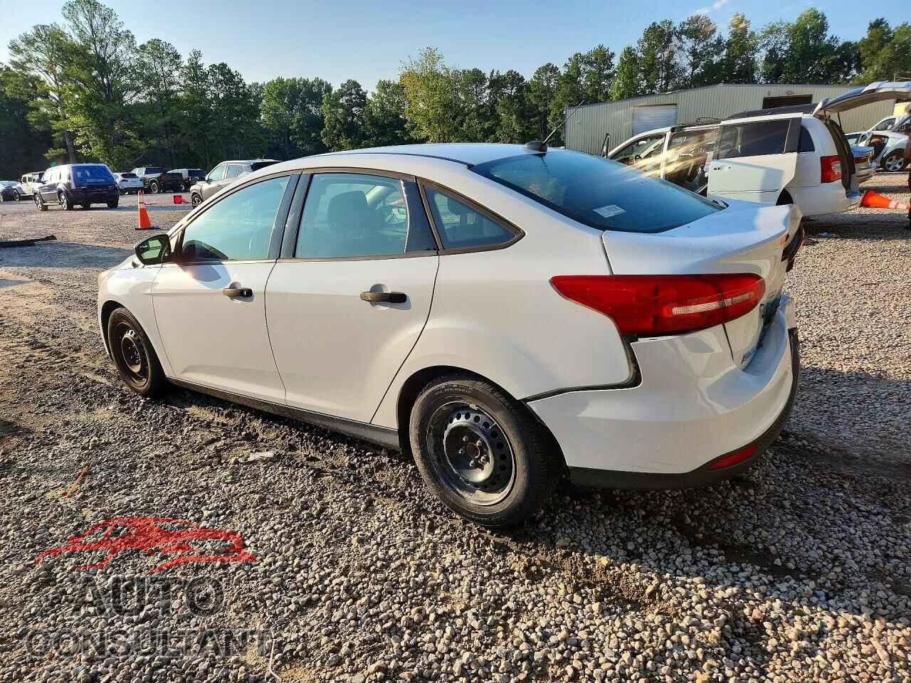 FORD FOCUS 2018 - 1FADP3E22JL227074