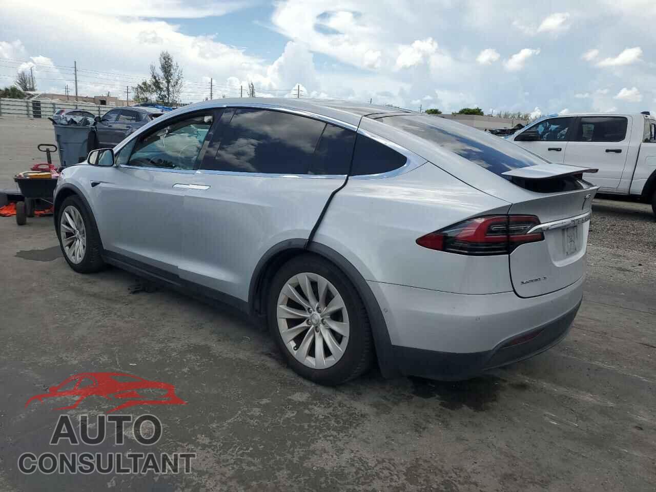 TESLA MODEL X 2017 - 5YJXCAE22HF029552