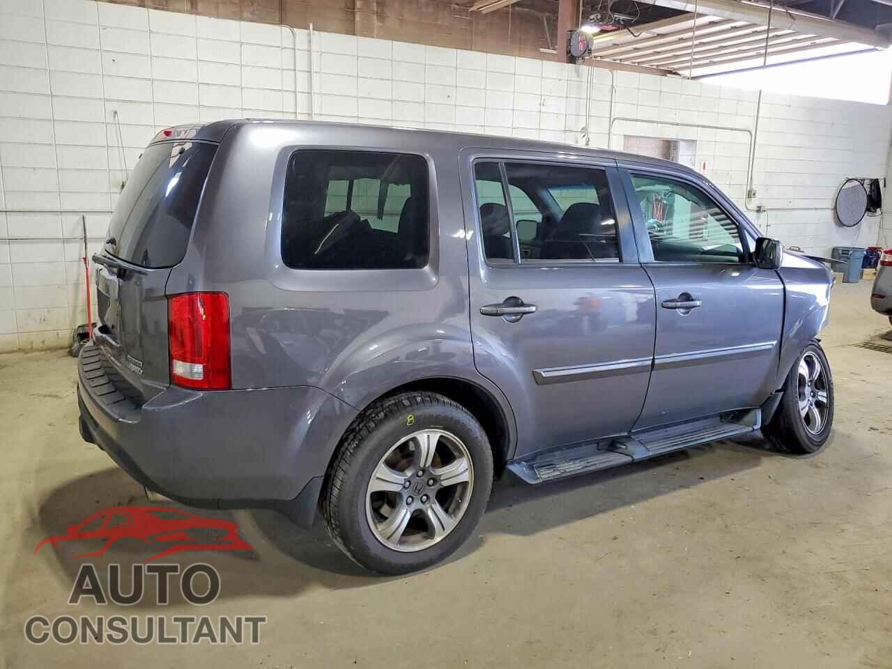 HONDA PILOT 2015 - 5FNYF4H30FB010836