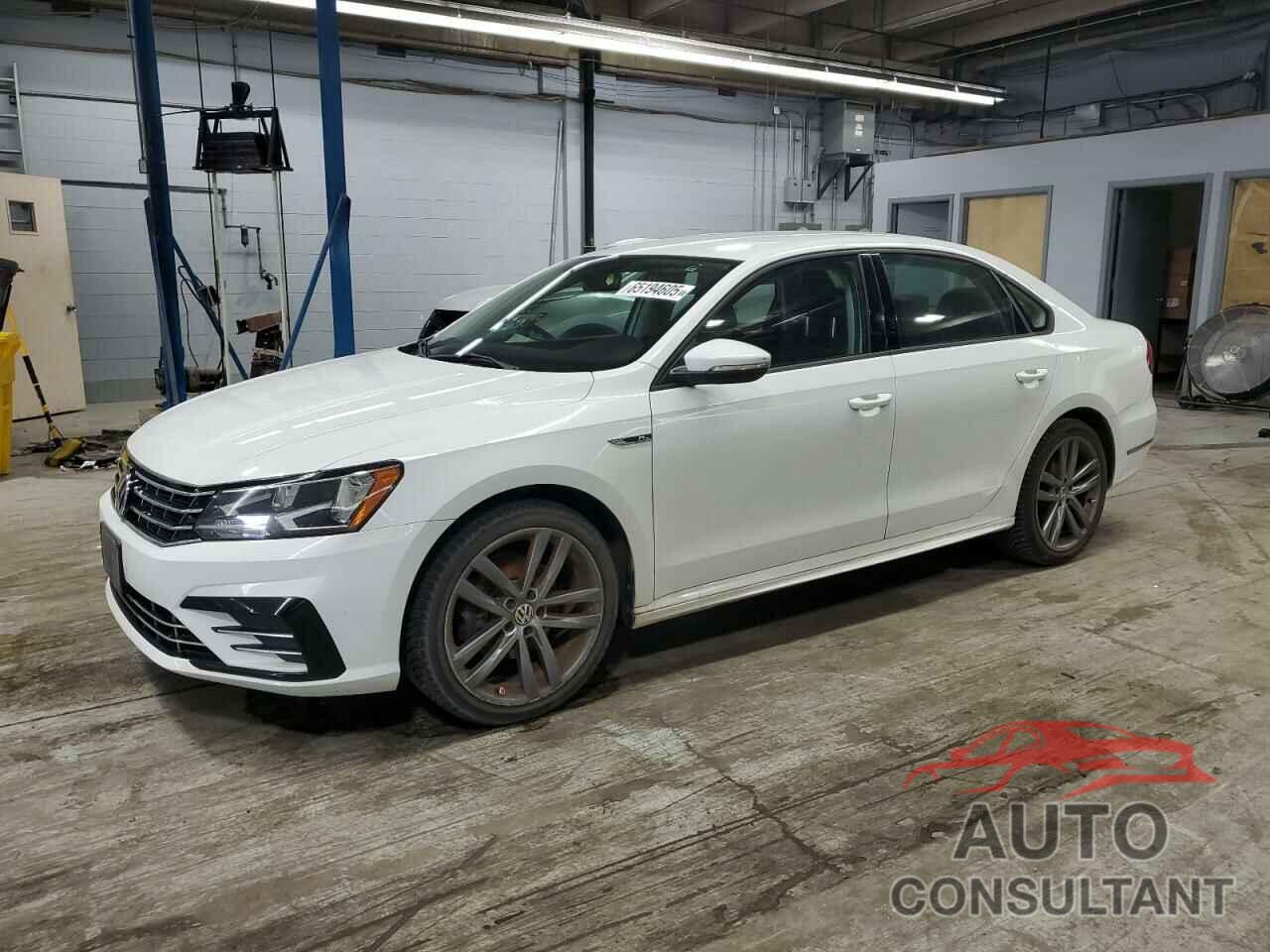 VOLKSWAGEN PASSAT 2018 - 1VWAA7A31JC025196