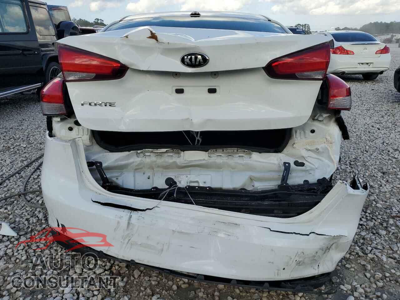 KIA FORTE 2018 - 3KPFK4A74JE179059