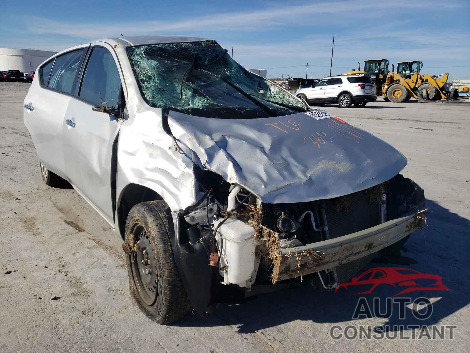 NISSAN VERSA 2018 - 3N1CN7AP6JL882480