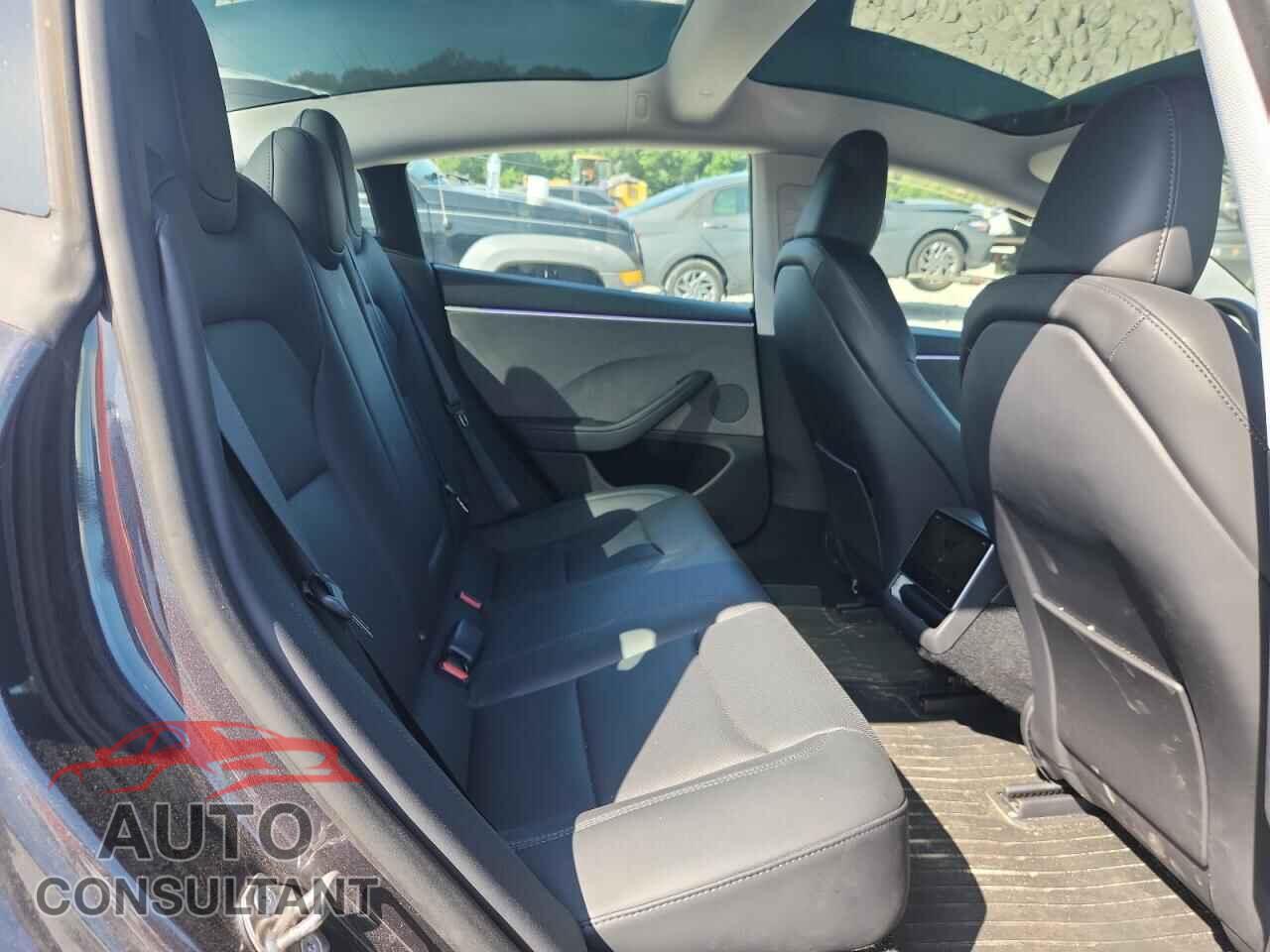TESLA MODEL 3 2024 - 5YJ3E1EA4RF772523