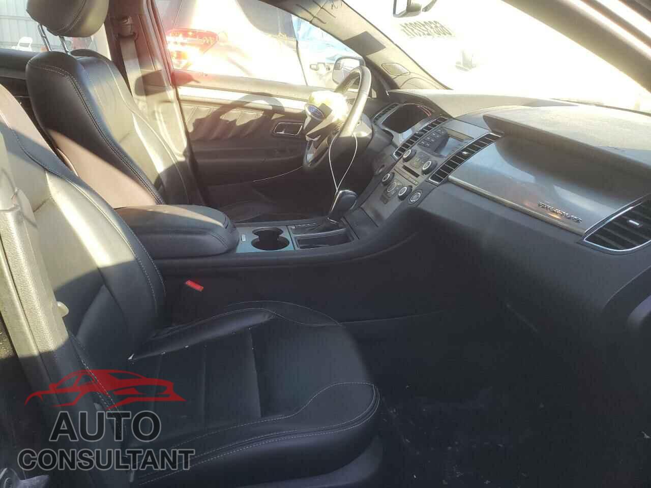 FORD TAURUS 2018 - 1FAHP2H82JG108865