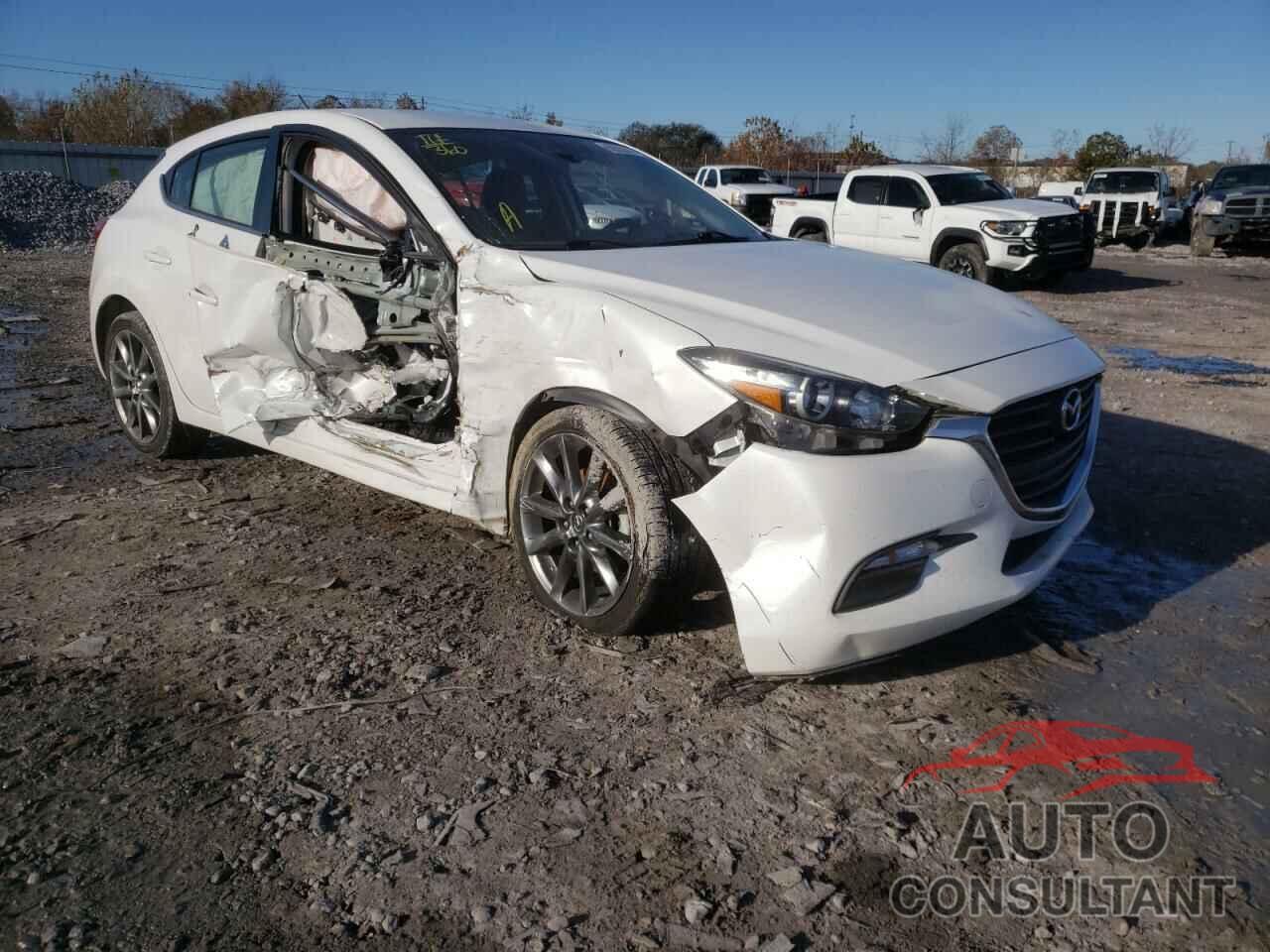 MAZDA 3 2018 - 3MZBN1L35JM265515