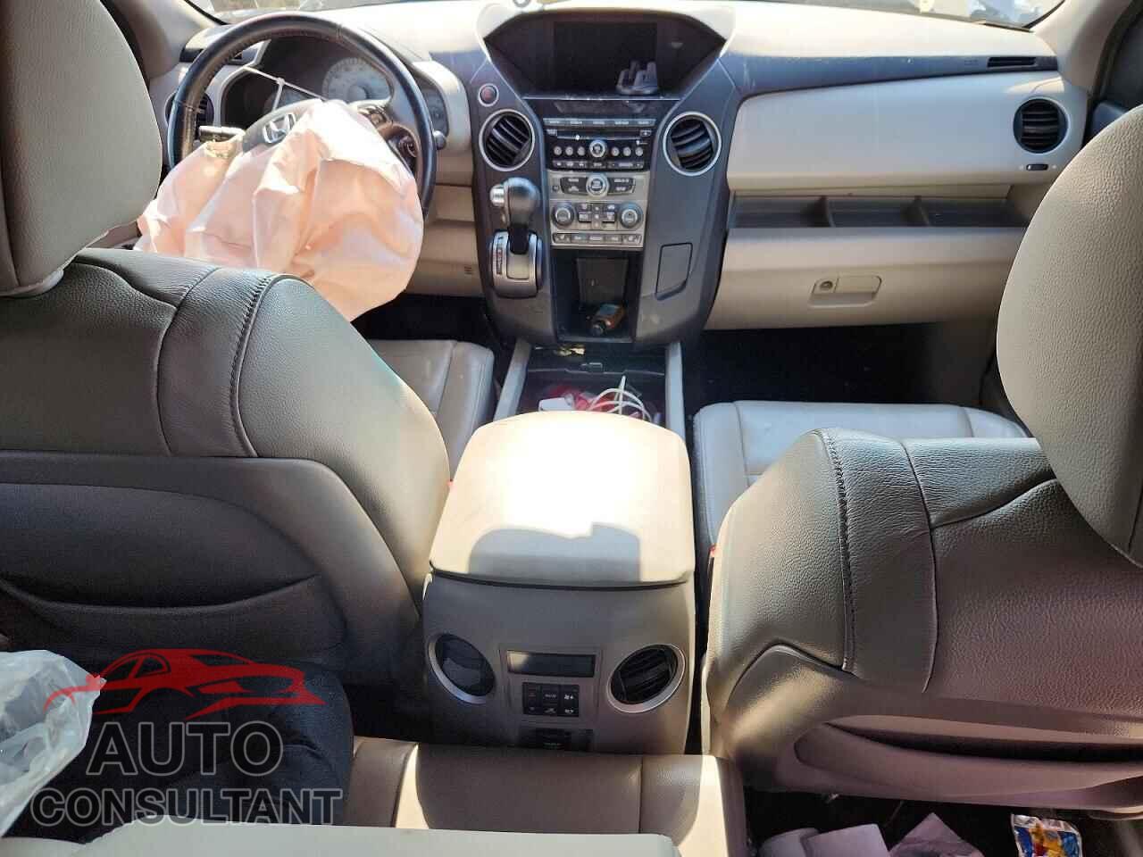 HONDA PILOT 2015 - 5FNYF4H52FB070795