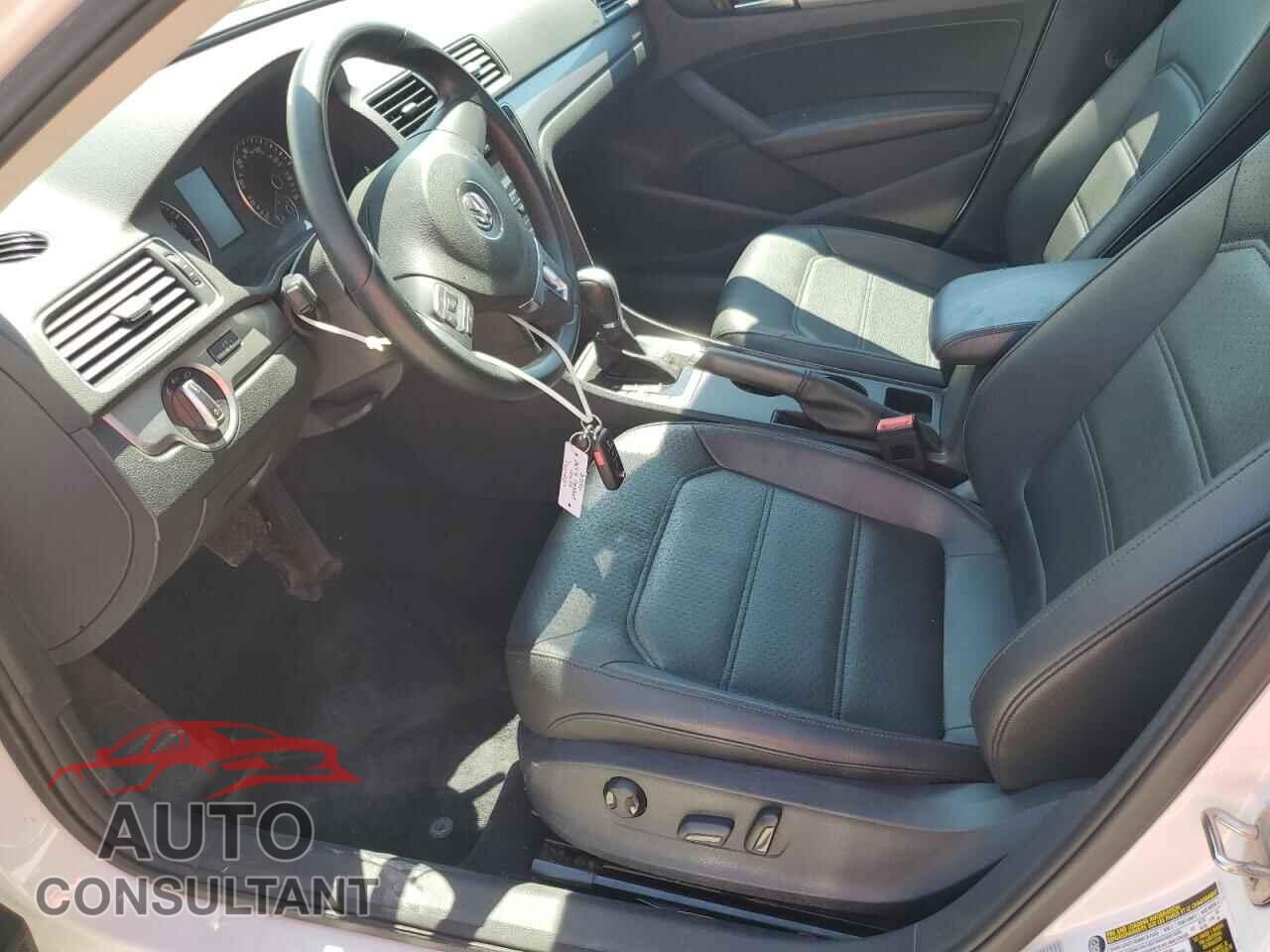 VOLKSWAGEN PASSAT 2015 - 1VWAT7A3XFC024744