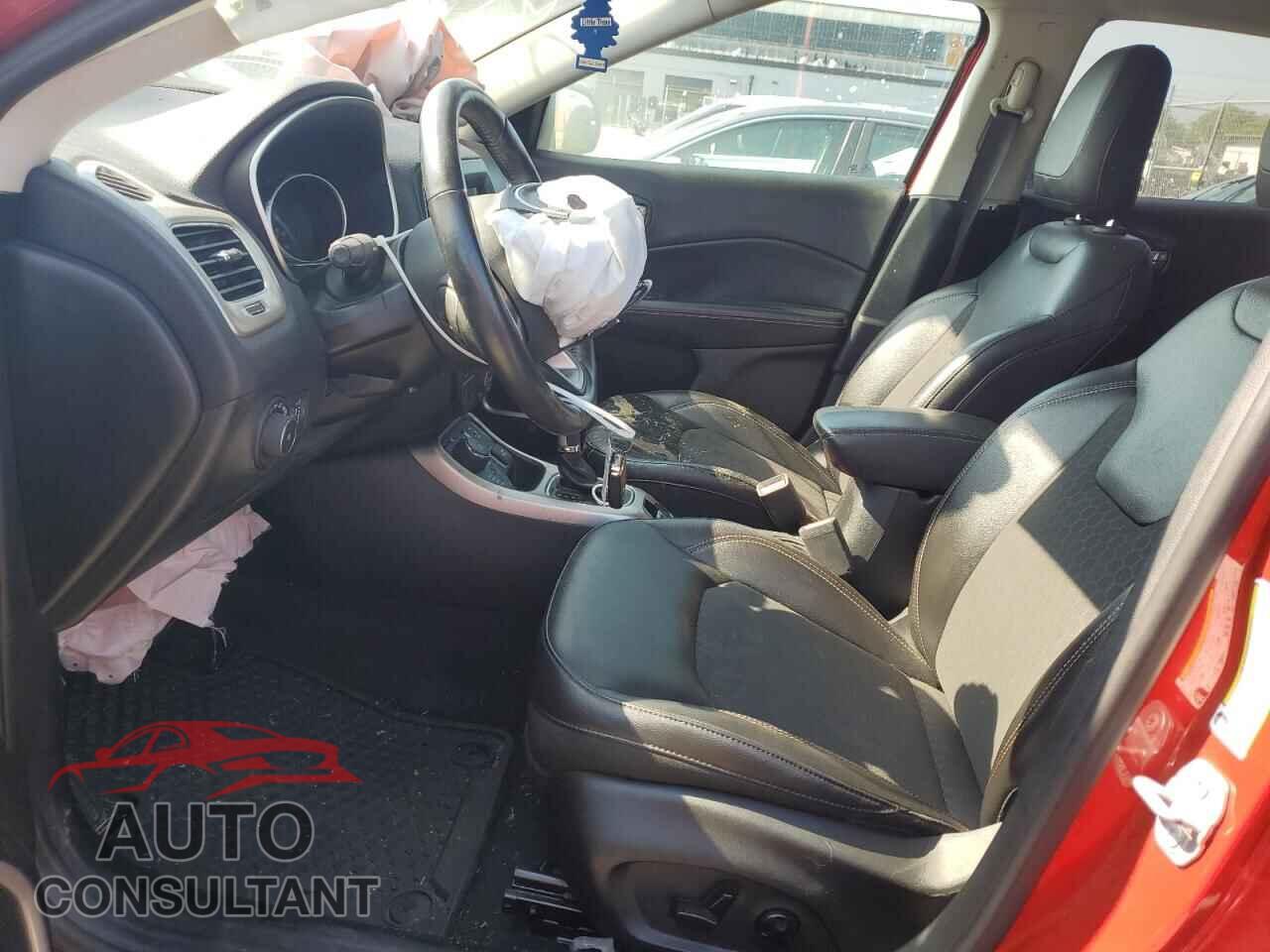 JEEP COMPASS 2018 - 3C4NJDBB2JT202612