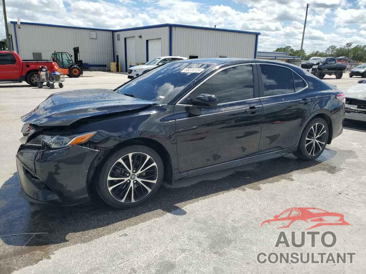 TOYOTA CAMRY 2018 - 4T1B11HK1JU558690