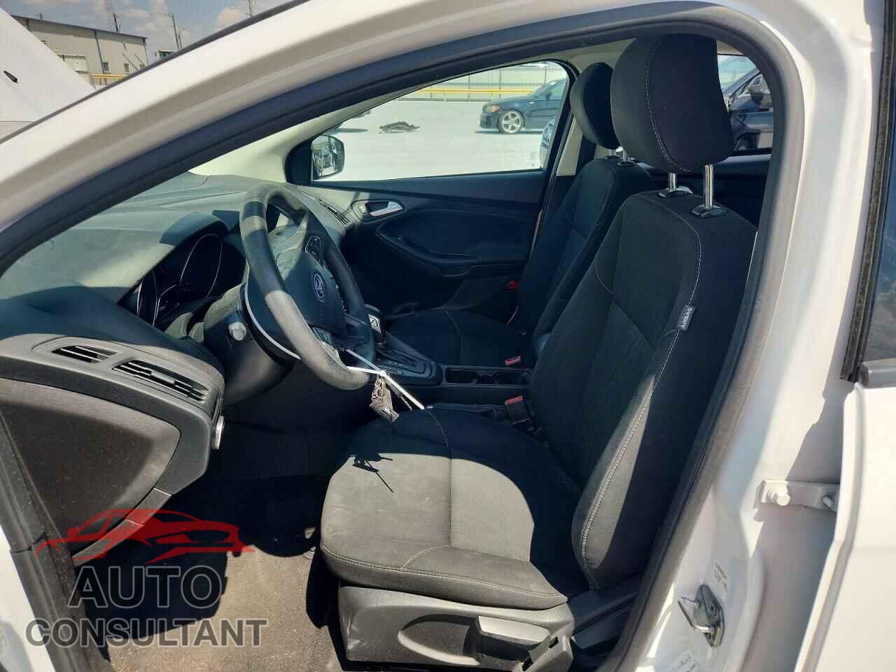 FORD FOCUS 2017 - 1FADP3F22HL318774