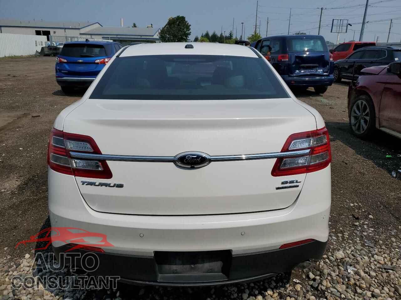 FORD TAURUS 2017 - 1FAHP2E86HG105241