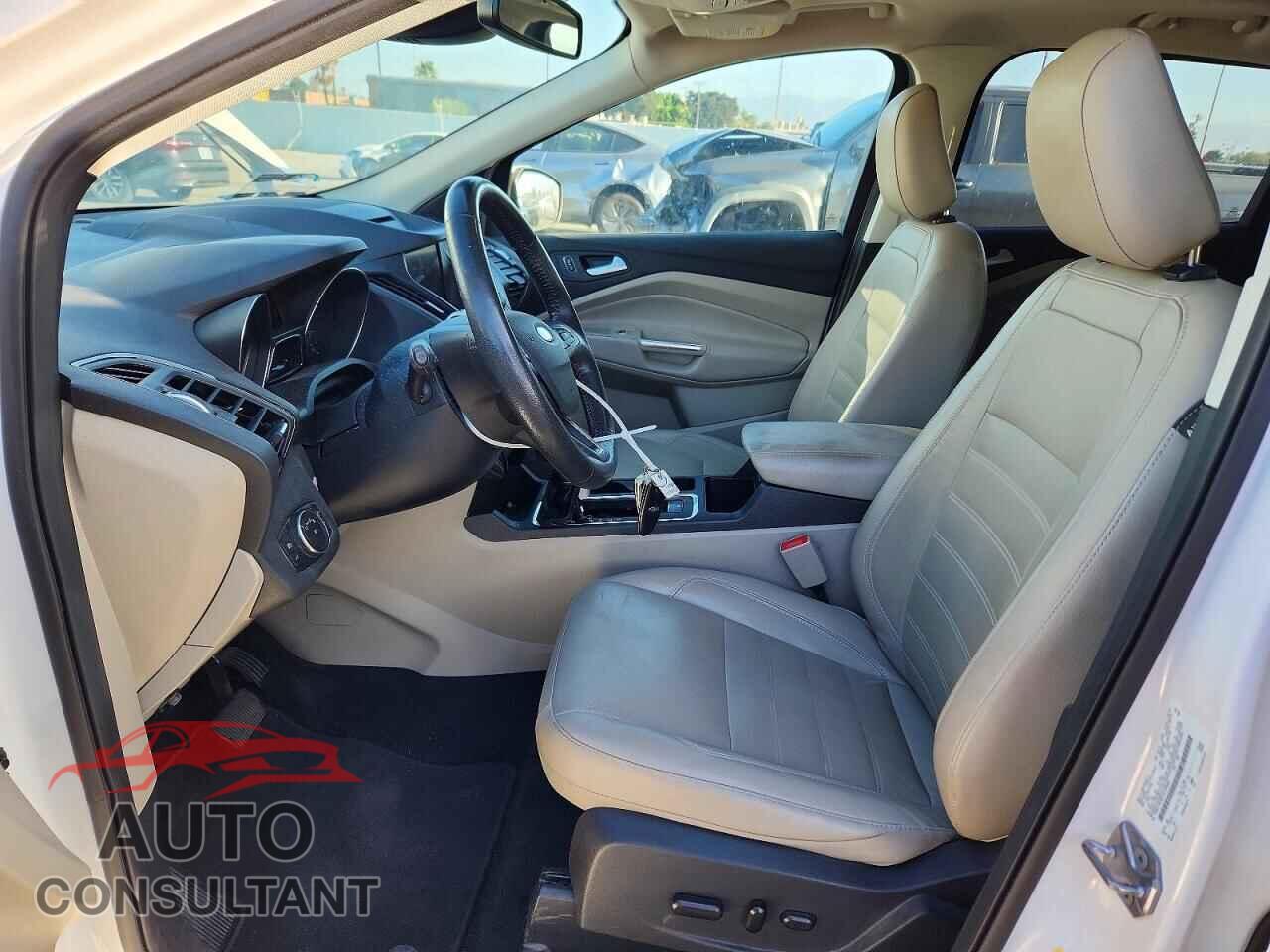 FORD ESCAPE 2018 - 1FMCU0J92JUC48898
