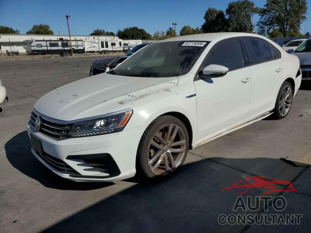 VOLKSWAGEN PASSAT 2018 - 1VWAA7A39JC004161