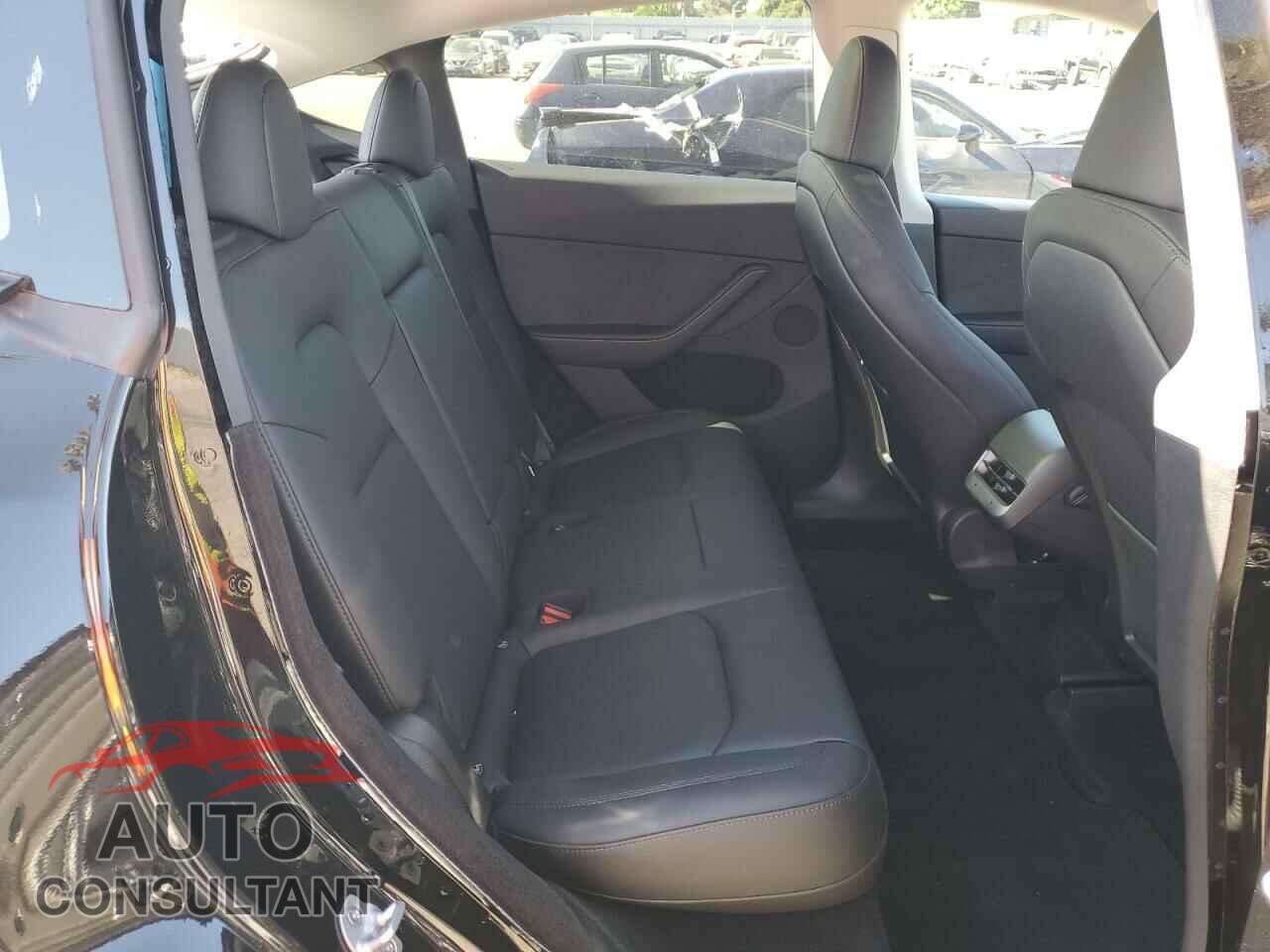 TESLA MODEL Y 2024 - 7SAYGDEE6RA215519